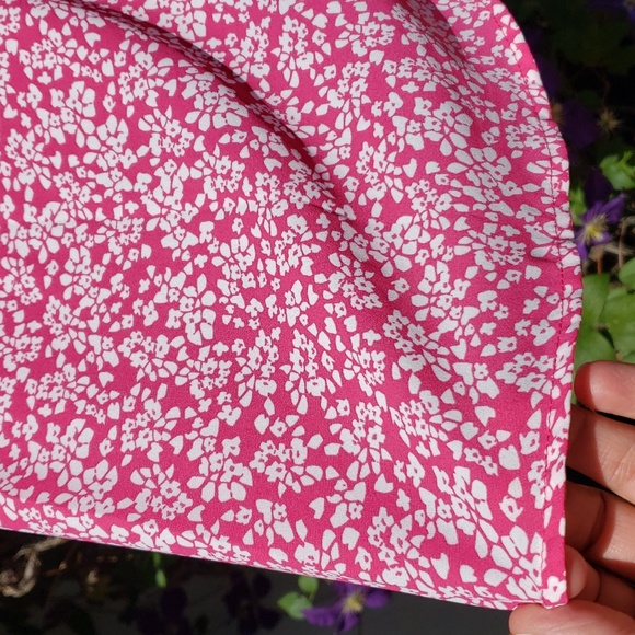 CANDIES HOT PINK Roses Print sleeveless Top SZ L Oversize NWOT - Picture 5 of 7